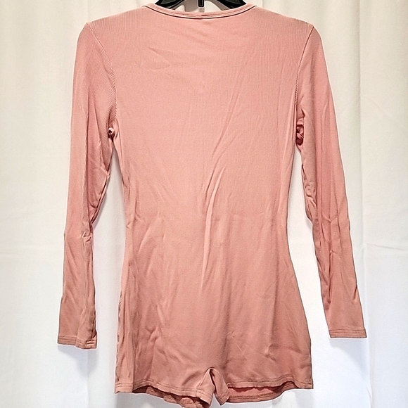 BOGO $2 Women's Pink Long Sleeve Ribbed Romper M loungewear pj's - Picture 5 of 15